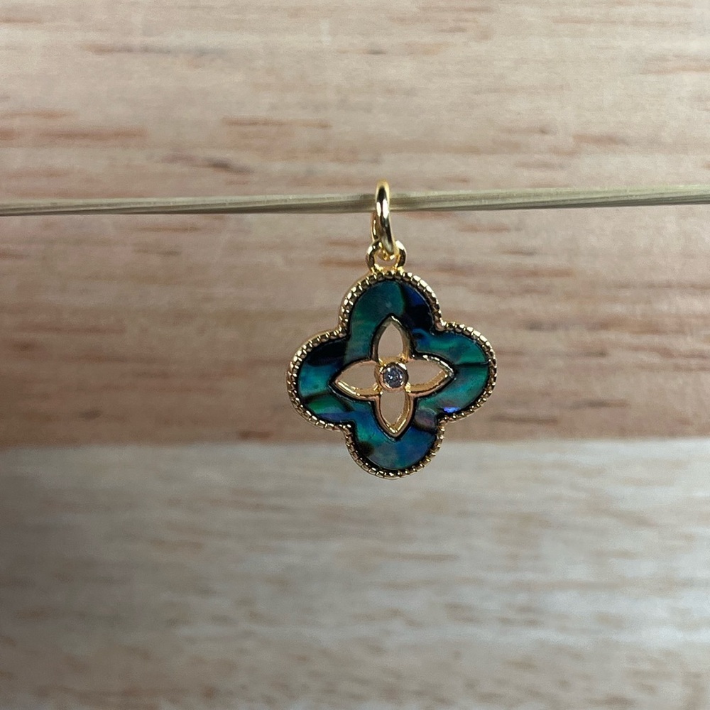 18 K Plated Abalone CZ Floral Clover Charm Pendant - Picture 5 of 8